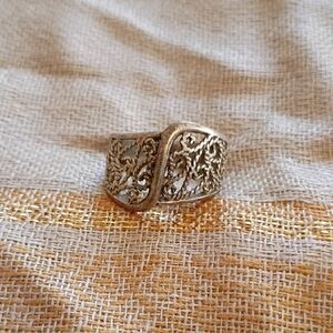 Elegant Silver Filigree Ring